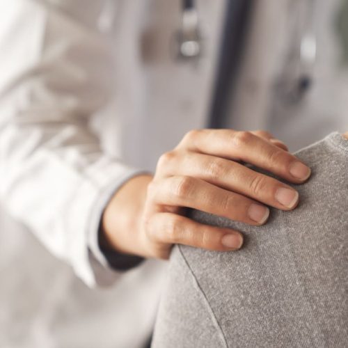 Mulher na fase da menopausa numa consulta